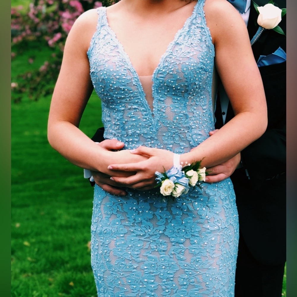 Elegant Blue Lace Evening Gown. - Picture 2 of 2